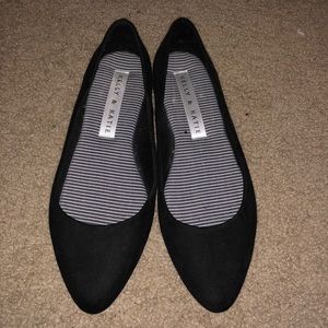 Kelly & Katie Classic Black Flats - Women’s 7